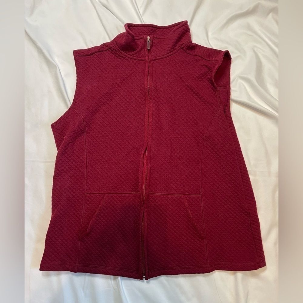 Karen Scott sport size medium red vest